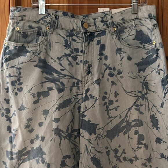 NWT BDG “Low A-Wide” Print Jeans - Picture 2 of 5